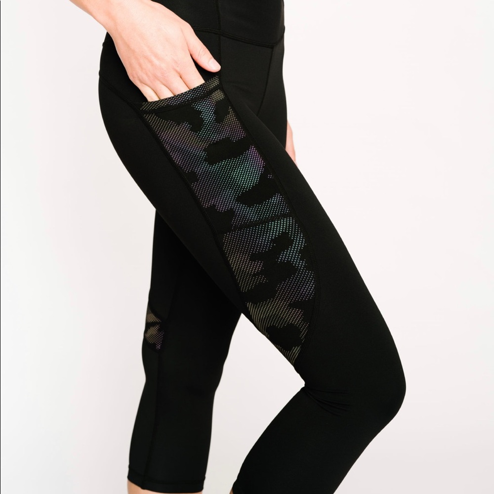 Zyia Black Camo Reflective Pocket Brilliant Hi-Rise Capri 20"